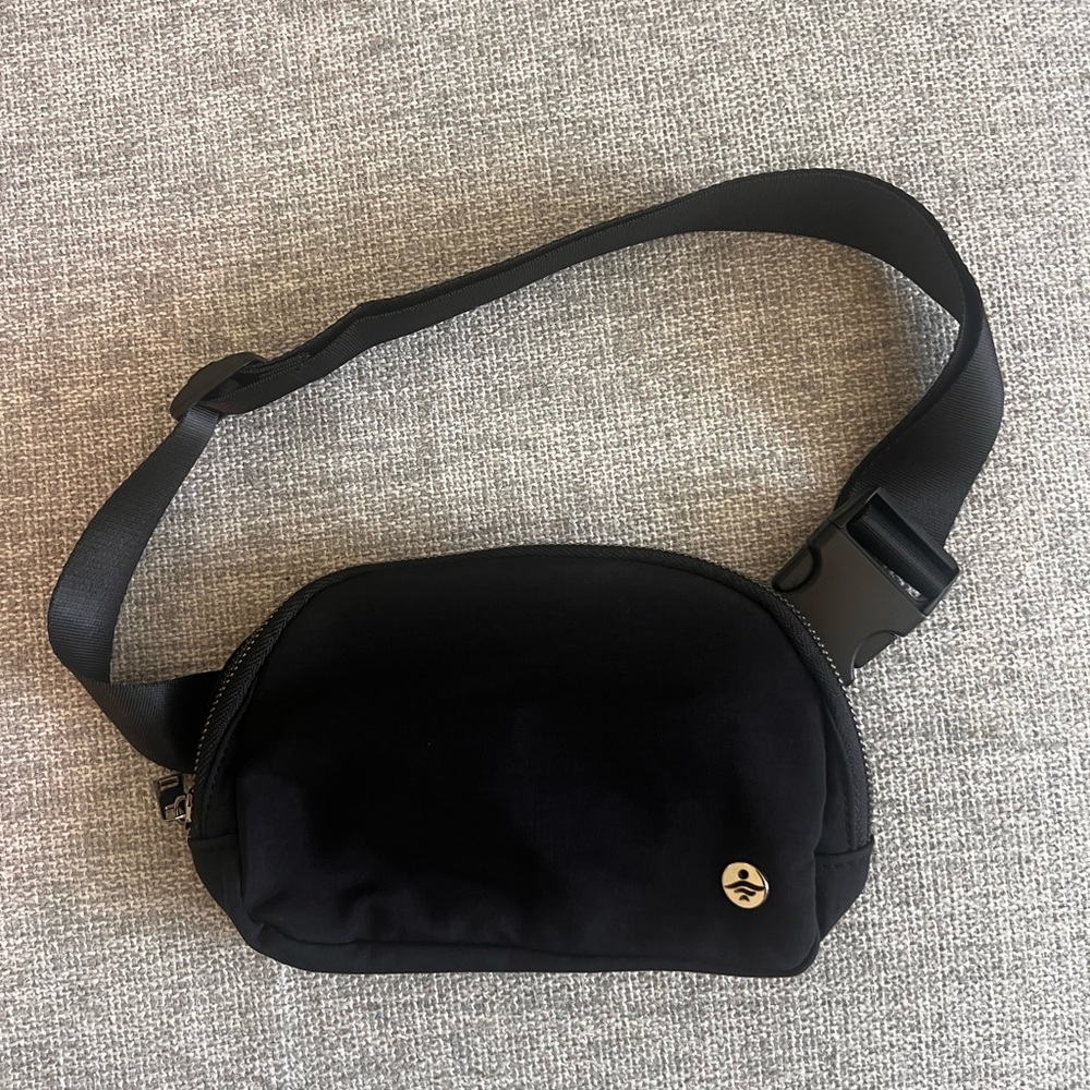 halara belt bag